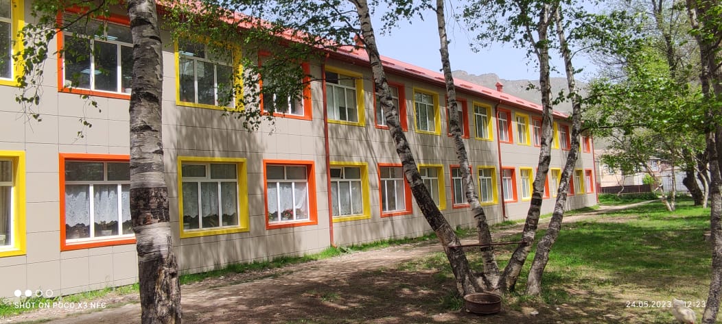 Главный корпус школы